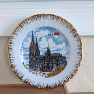 Gold-Trimmed Ceramic Plate with Cologne Cathedral Design